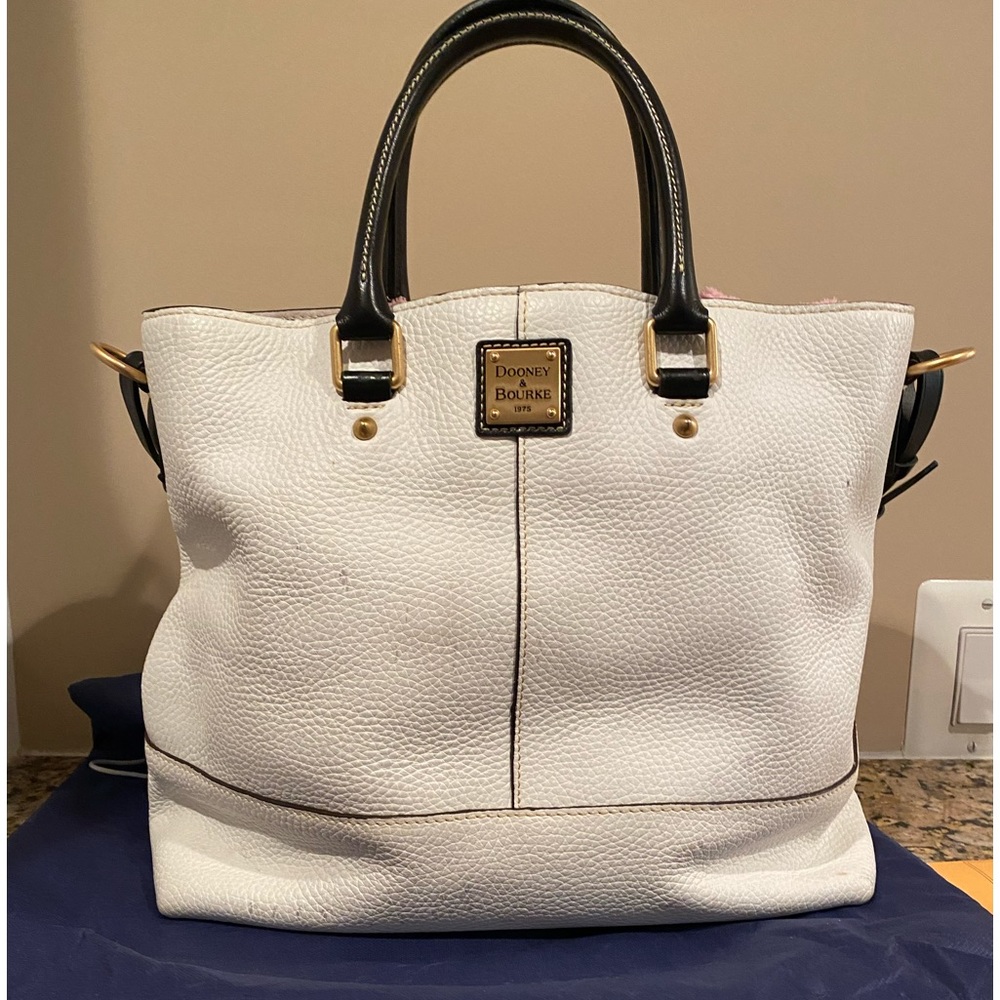 Dooney and Bourke Pebble Grain Leather Chelsea EUC